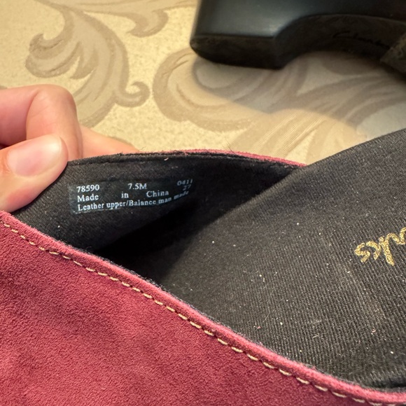 Clarks Women's Burgundy Suede Mules Clogs Slip Ons 7.5 - Picture 6 of 6